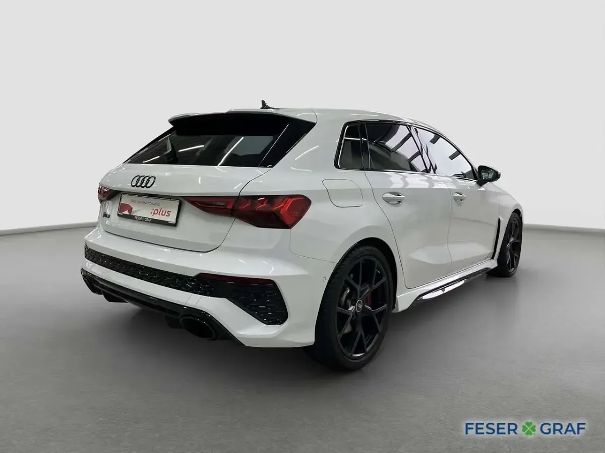 Gebraucht Audi RS3 Sport 400 PS (294 kW) 2023 Gletscherweiß Limousine