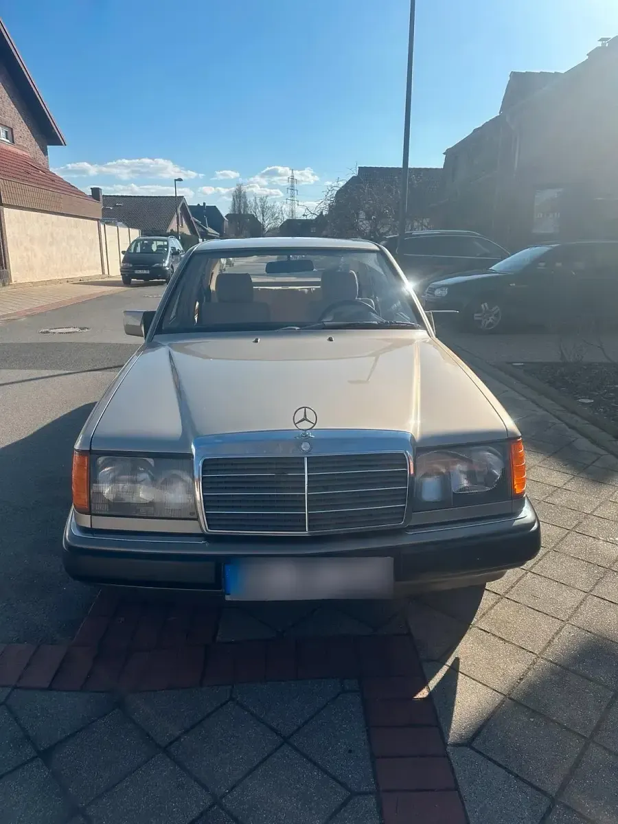 Usata Mercedes E250 94 CV (69 kW) 1991 Beige Berlina