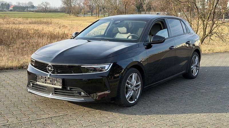 Schwarz Gebraucht 2022 Opel Astra Edition Limousine | 19.950 € (Superpreis) - Bild 1/4