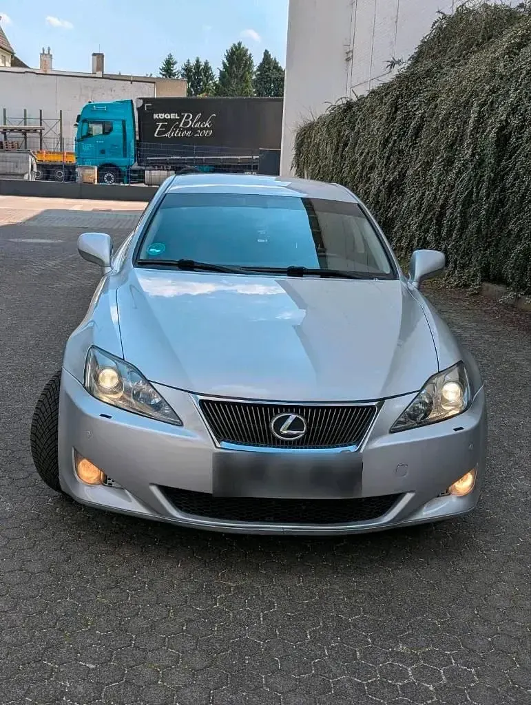 Gebraucht Lexus IS220 177 PS (130 kW) 2007 Silber Limousine
