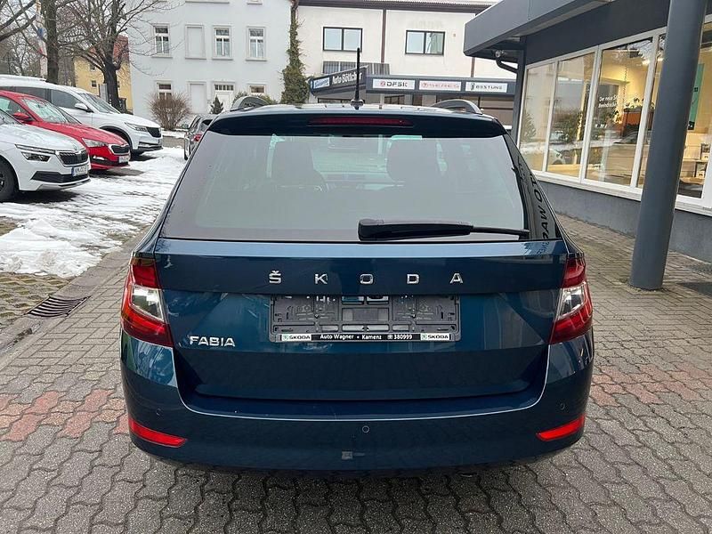 Gebraucht Skoda Fabia Style 95 PS (69 kW) 2021 Blau Kombi
