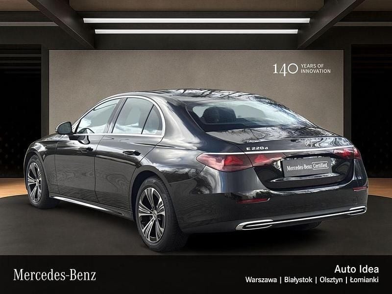 Gebraucht Mercedes E220 197 PS (144 kW) 2024 Schwarz Limousine