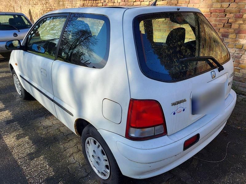 Second-hand Honda Logo LS 65 CP (47 kW) 2000 Alb Hatchback