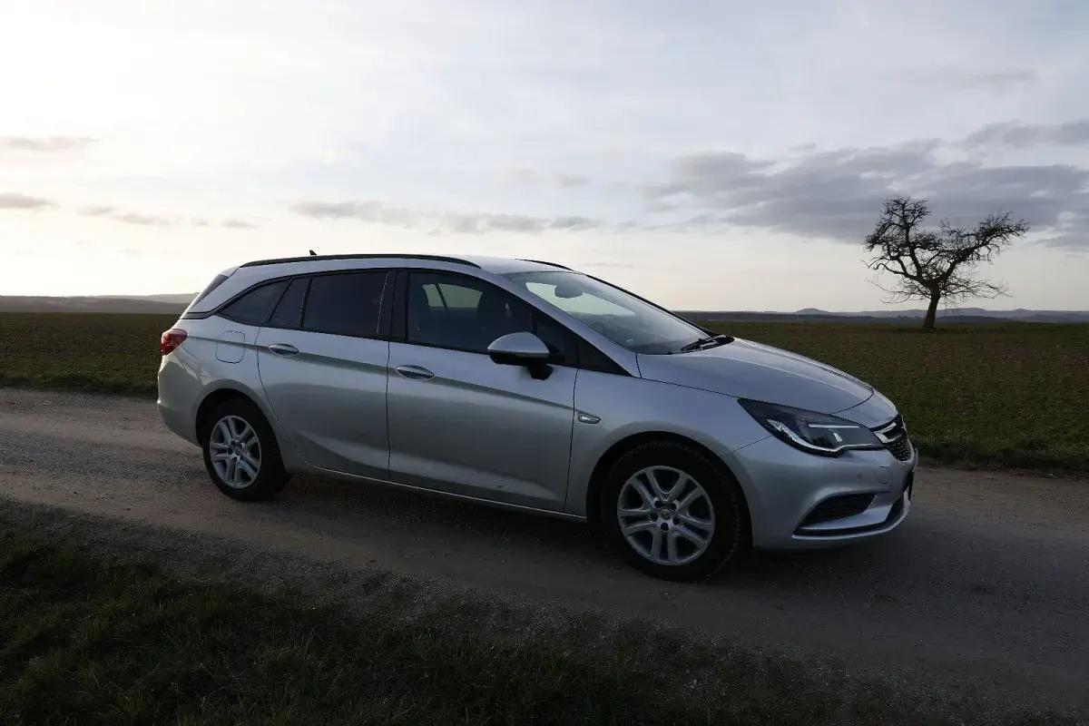 Używany Opel Astra 136 KM (100 kW) 2018 Srebrny Kombi