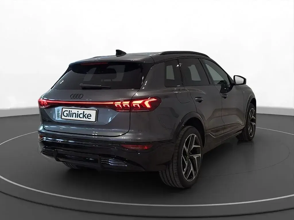 Neu Audi Q6 e-tron S-Line 225 kW (306 PS) 2026 Grau SUV