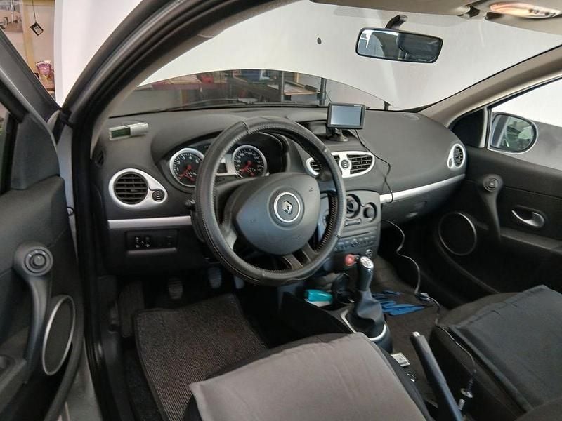 Gebraucht Renault Clio II Dynamique 75 PS (55 kW) 2009 Silber Limousine