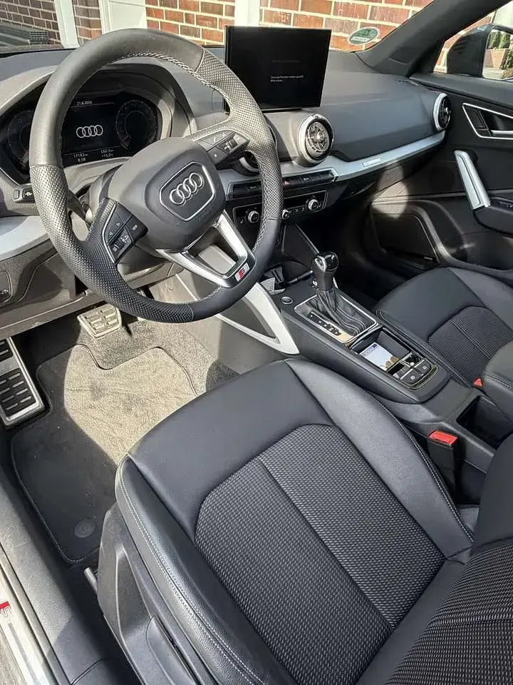 Gebraucht Audi Q2 S-Line 150 PS (110 kW) 2024 Grau SUV