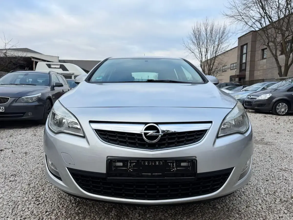 Gebraucht Opel Astra Edition 116 PS (85 kW) 2010 Silber Limousine