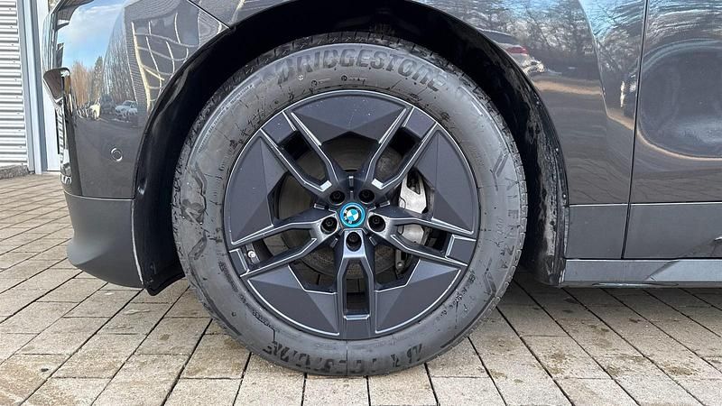 Gebraucht BMW iX Shadowline 385 kW (524 PS) 2023 Sophistograu brillanteffekt SUV