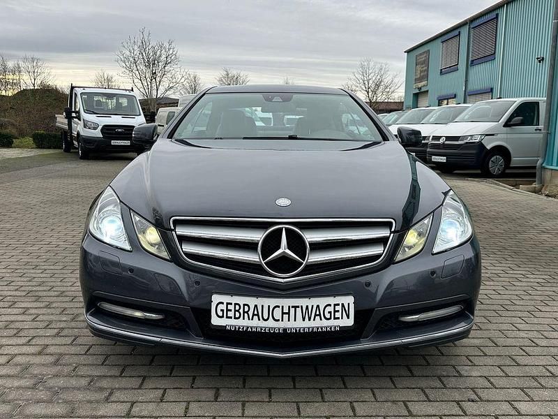 Grau Gebraucht 2012 Mercedes E300 Avantgarde Coupé | 11.990 € (Fairer Preis) - Bild 1/4