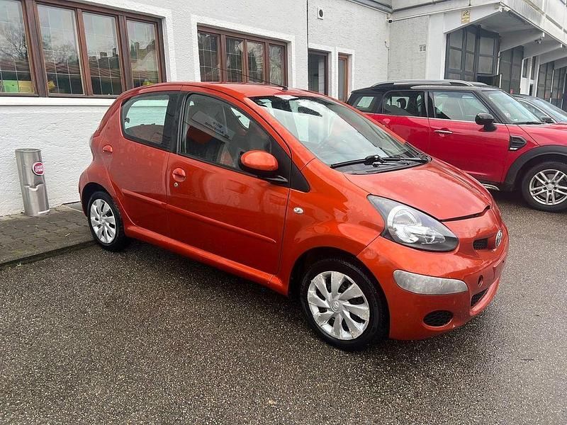 Gebraucht Toyota Aygo Basis 68 PS (50 kW) 2012 Orange Kleinwagen