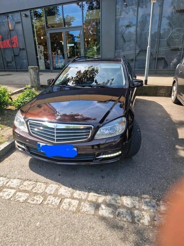 Braun Gebraucht 2010 Mercedes 200 Kombi | 4.999 € - Bild 1/4
