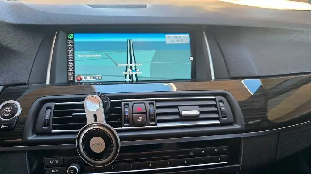 Gebraucht BMW 525 Luxury Line 218 PS (160 kW) 2014 Blau Kombi