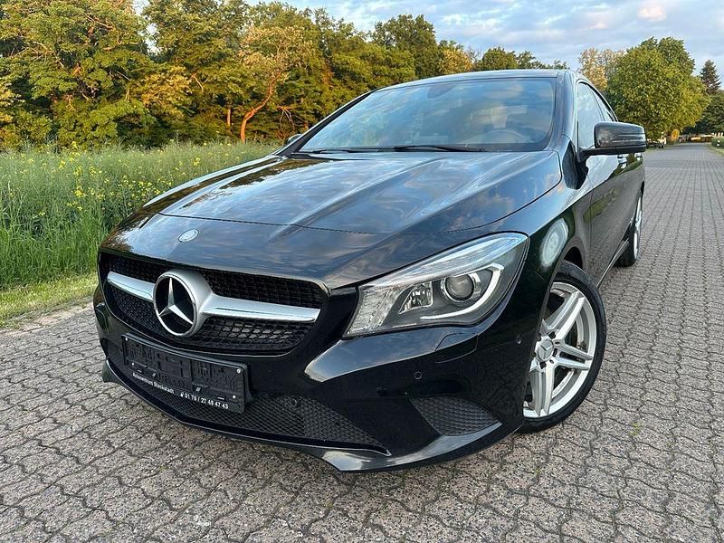 Schwarz Gebraucht 2015 Mercedes CLA220 Limousine | 15.390 € (Fairer Preis) - Bild 1/4
