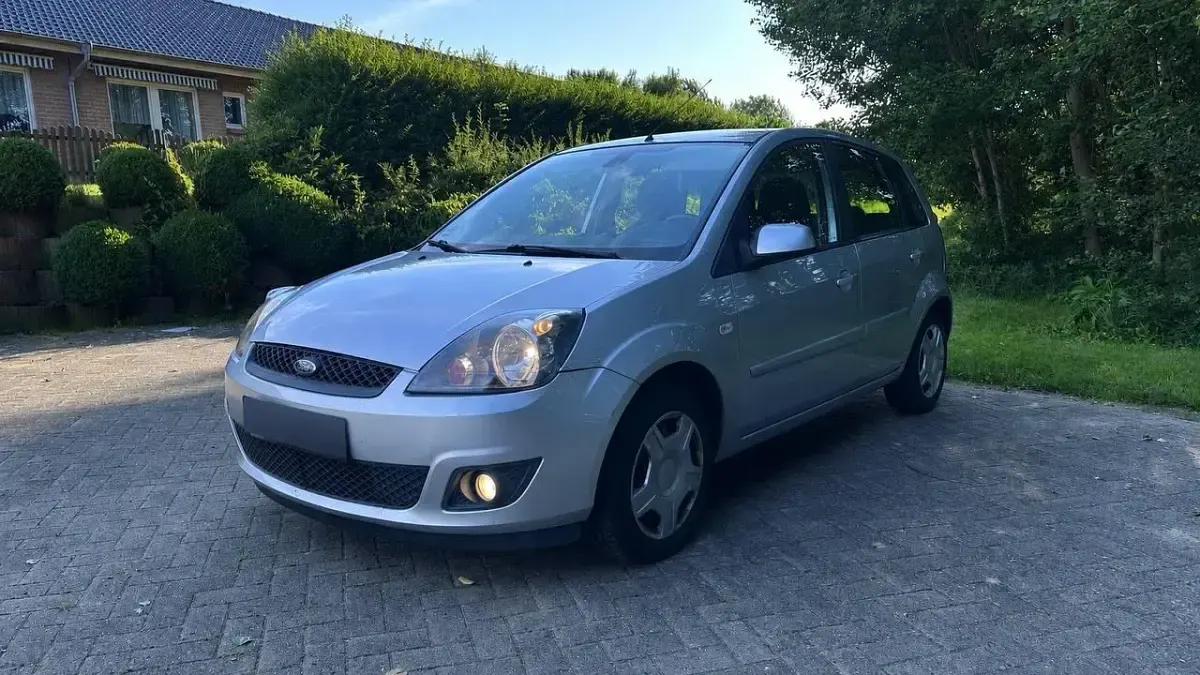 Gebraucht Ford Fiesta 80 PS (58 kW) 2008 Grau Kleinwagen