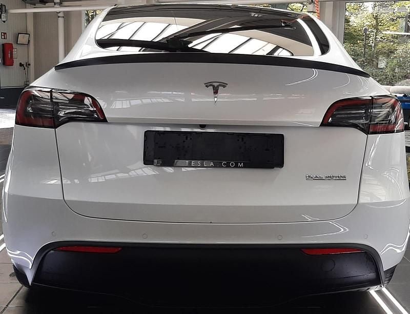 Weiß Gebraucht 2022 Tesla Model Y Performance SUV | 30.000 € (Superpreis) - Bild 1/4