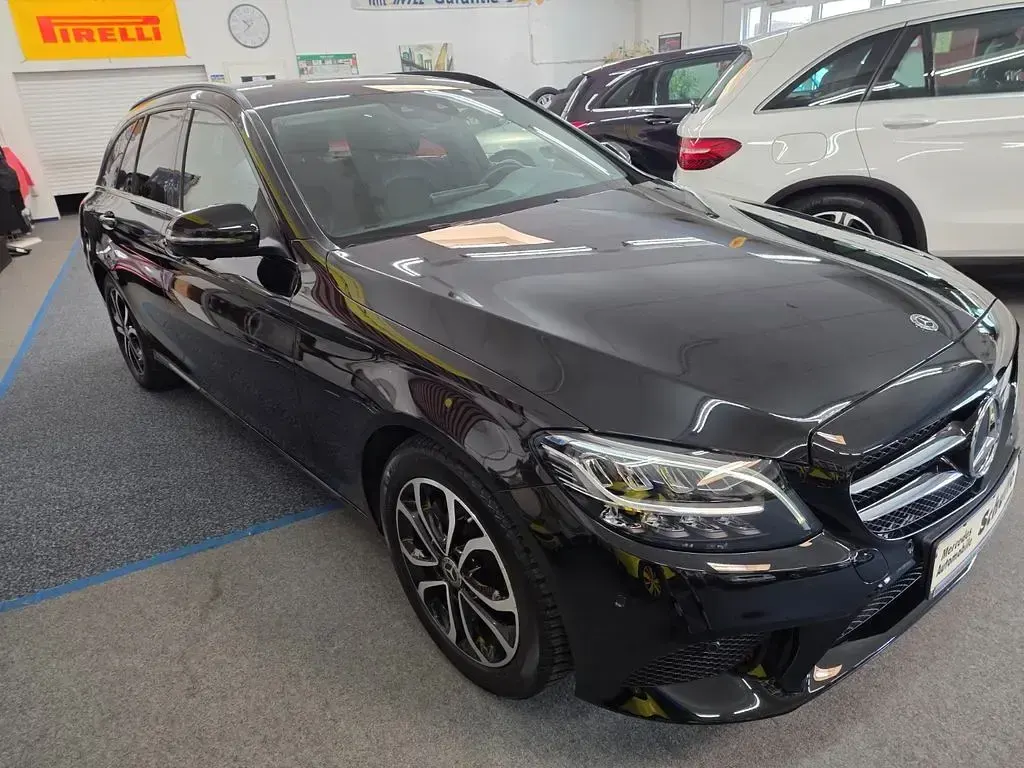 Gebraucht Mercedes C180 Avantgarde 156 PS (114 kW) 2021 Schwarz Limousine