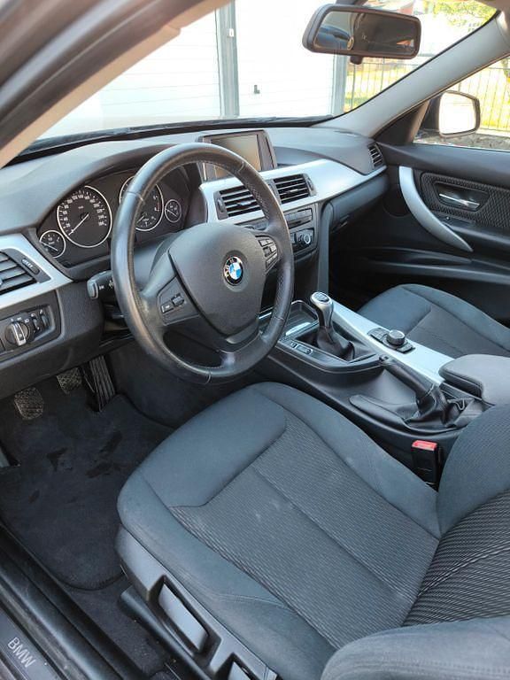 Gebraucht BMW 318 143 PS (105 kW) 2012 Braun Limousine