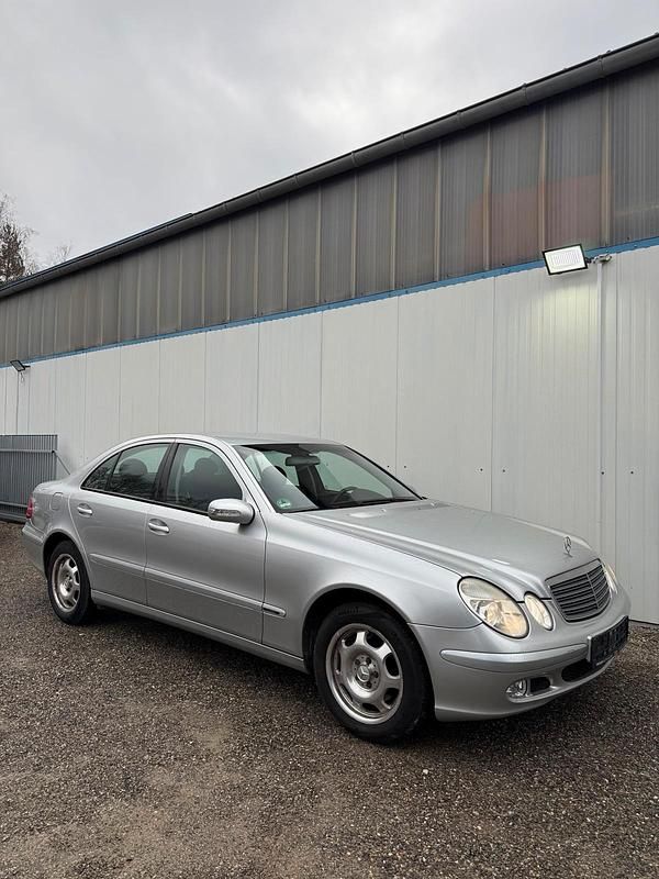 Gebraucht Mercedes E240 177 PS (130 kW) 2003 Silber Limousine