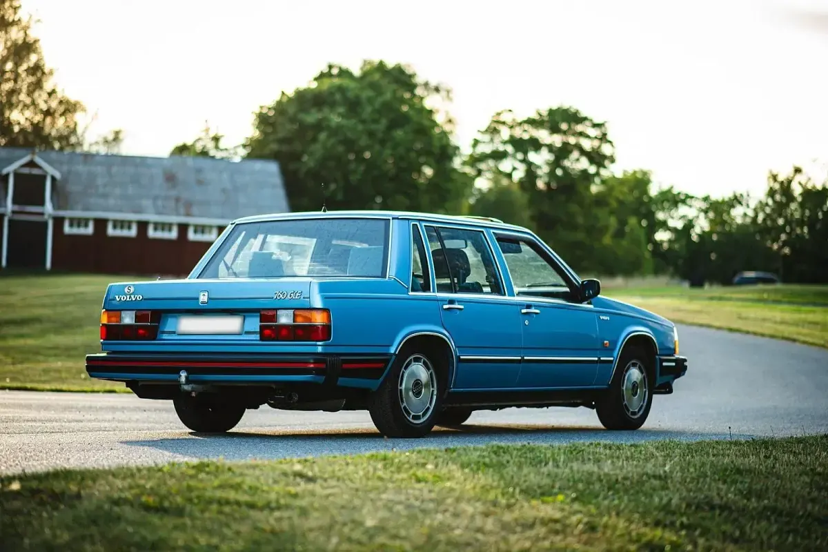 Gebraucht Volvo 760 156 PS (114 kW) 1984 Blau Limousine