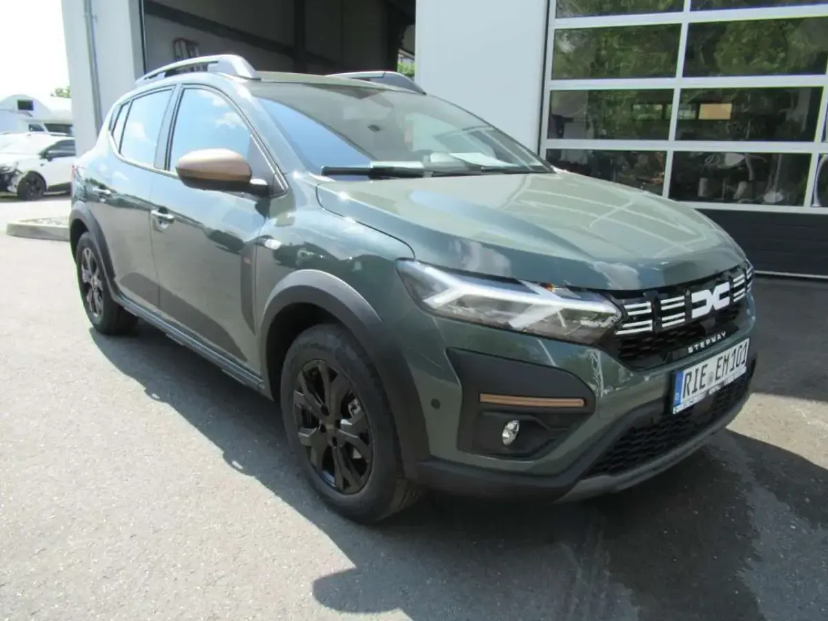 Gebraucht Dacia Sandero Extreme 91 PS (66 kW) 2024 Safarigrüngrau metallic Kleinwagen