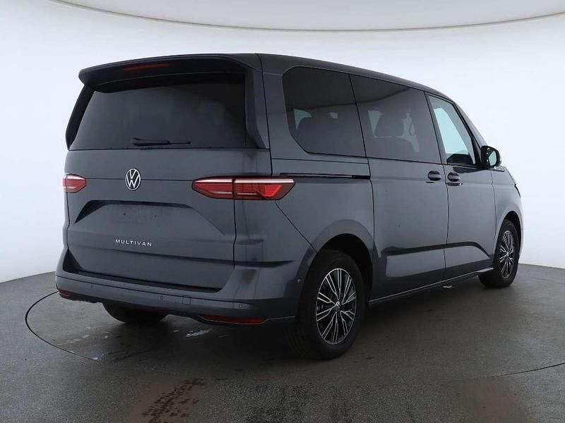 Gebraucht VW Multivan Life 150 PS (110 kW) 2024 Grau Van