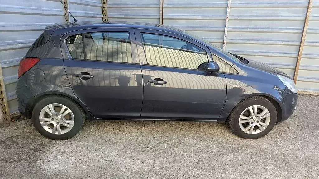 Usado Opel Corsa Catch Me 75 HP (55 kW) 2008 Cinzento Citadino