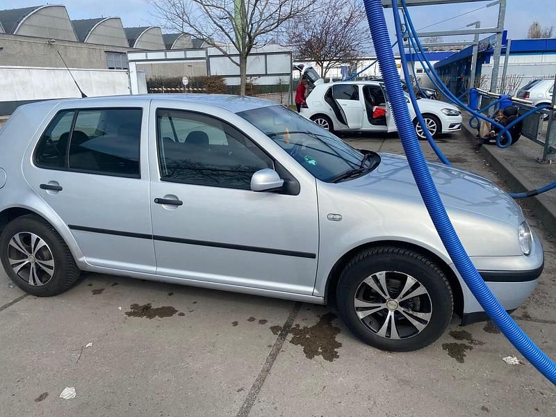 Gebraucht VW Golf IV 102 PS (75 kW) 2004 Silber Limousine