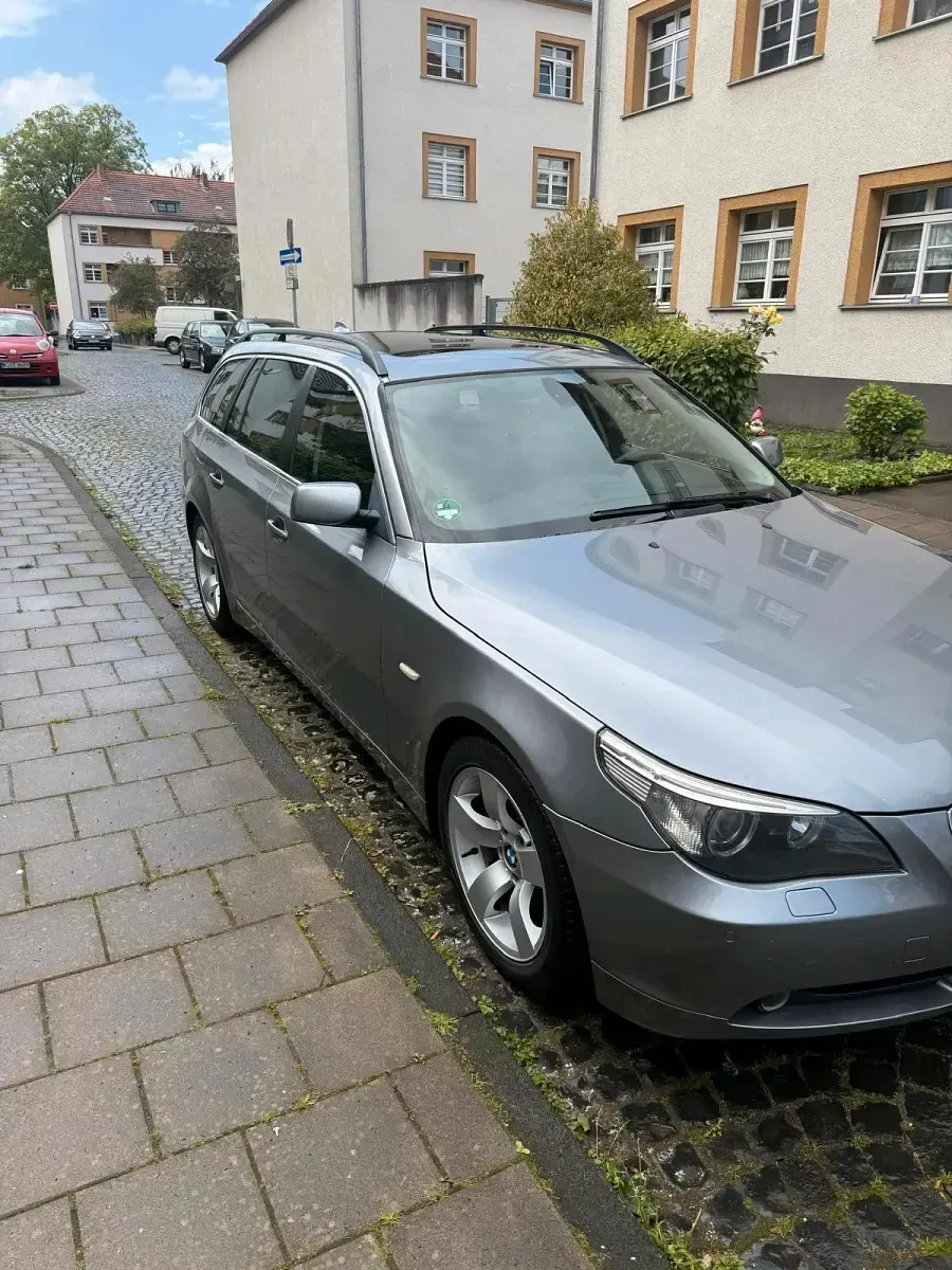 Gebraucht BMW 523 177 PS (130 kW) 2007 Grau Kombi
