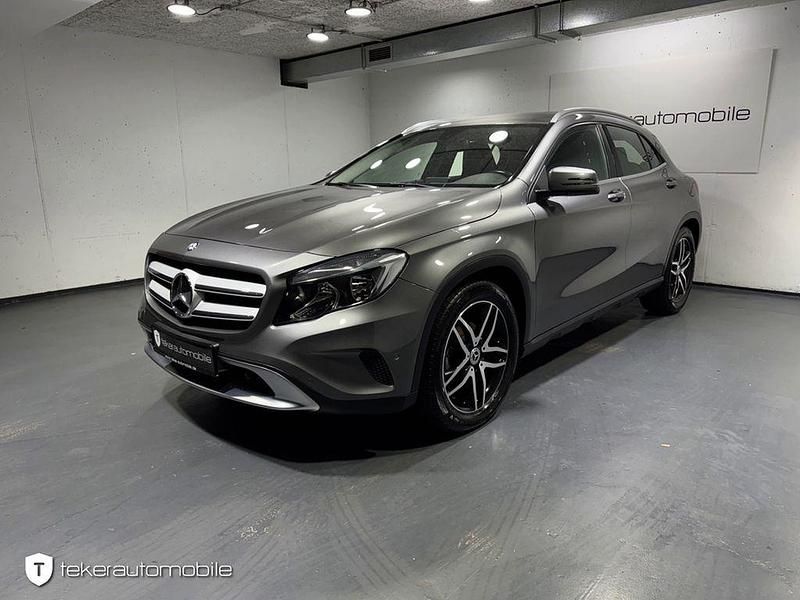Mountaingrau met. Gebraucht 2014 Mercedes GLA200 Urban SUV | 12.990 € (Guter Preis) - Bild 1/4
