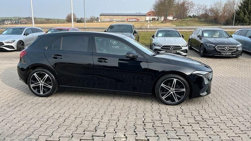 Gebraucht Mercedes A180 Advanced 116 PS (85 kW) 2023 Unilack nachtschwarz Limousine