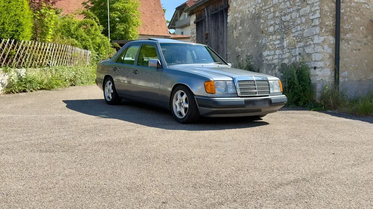 Gebraucht Mercedes E230 132 PS (97 kW) 1990 Limousine