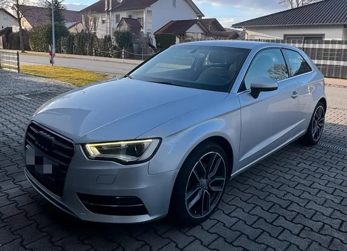 Gebraucht Audi A3 105 PS (77 kW) 2013 Silber Limousine