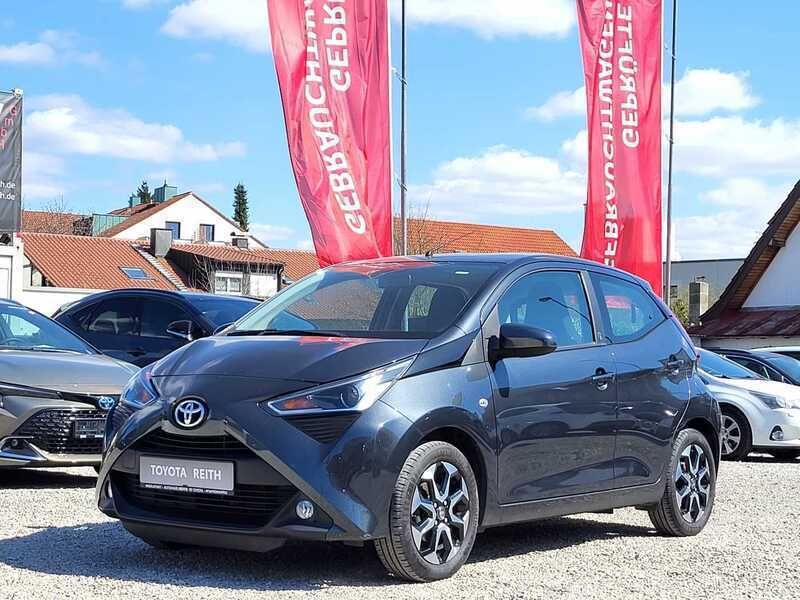 Gebraucht Toyota Aygo X-play 72 PS (52 kW) 2020 Rauchgrau mica (metallic) Kleinwagen
