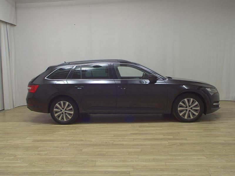Schwarz Gebraucht 2022 Skoda Superb Ambition Kombi | 15.890 € (Guter Preis) - Bild 1/4