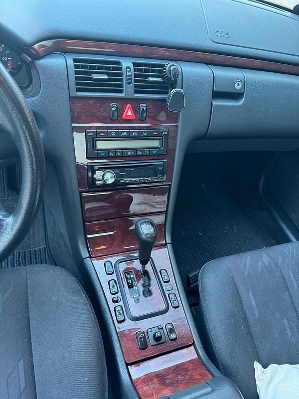 Gebraucht Mercedes E240 AMG 170 PS (125 kW) 2000 Silber Limousine