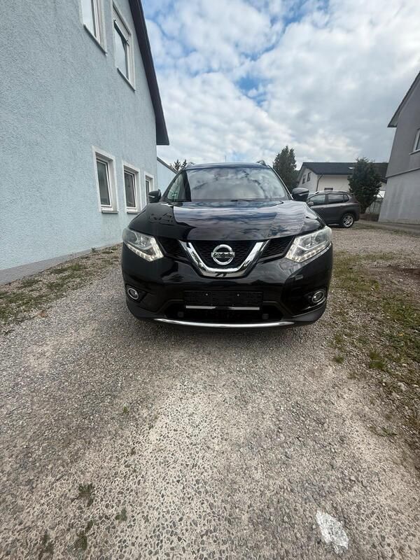 Schwarz Gebraucht 2017 Nissan X-Trail Tekna SUV | 13.450 € (Superpreis) - Bild 1/4
