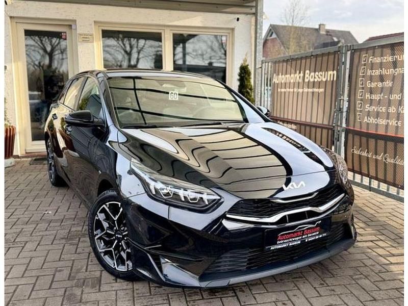 Second-hand Kia Ceed 101 CP (74 kW) 2025 Negru Hatchback