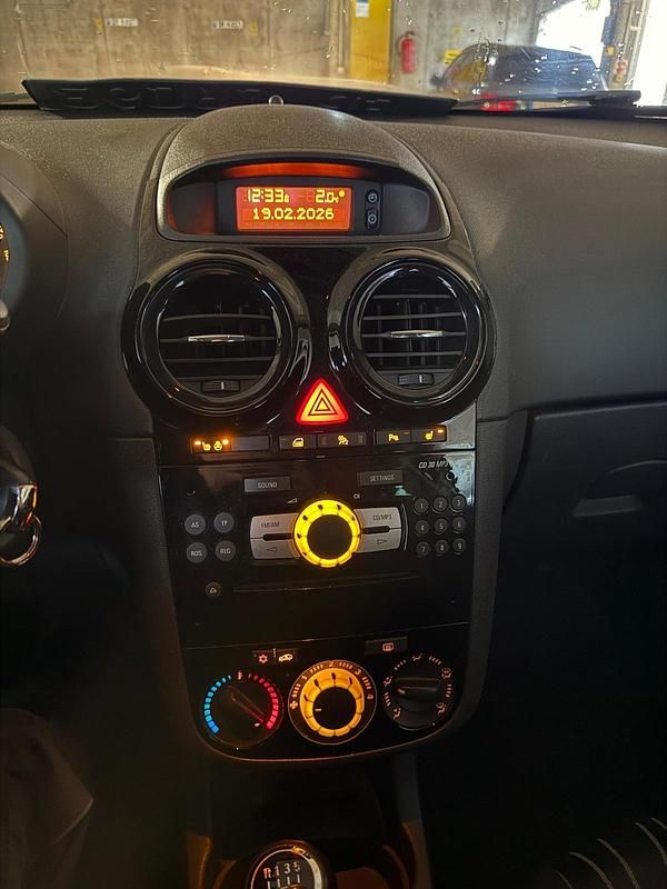 Gebraucht Opel Corsa 90 PS (66 kW) 2010 Silber Kleinwagen