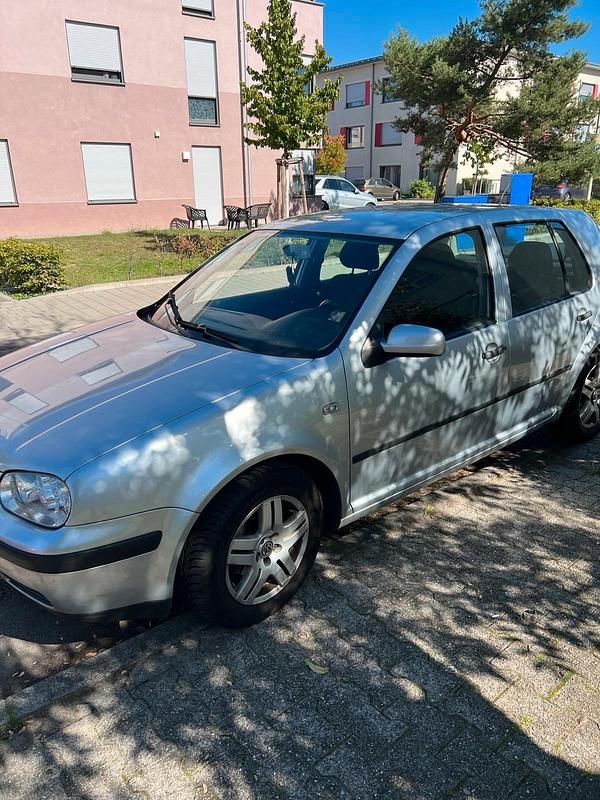 Grau Gebraucht 2001 VW Golf IV Kleinwagen | 999 € (Guter Preis) - Bild 1/4