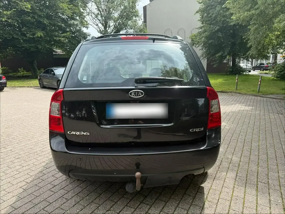 Gebraucht Kia Carens 140 PS (102 kW) 2007 Schwarz Van / Kleinbus