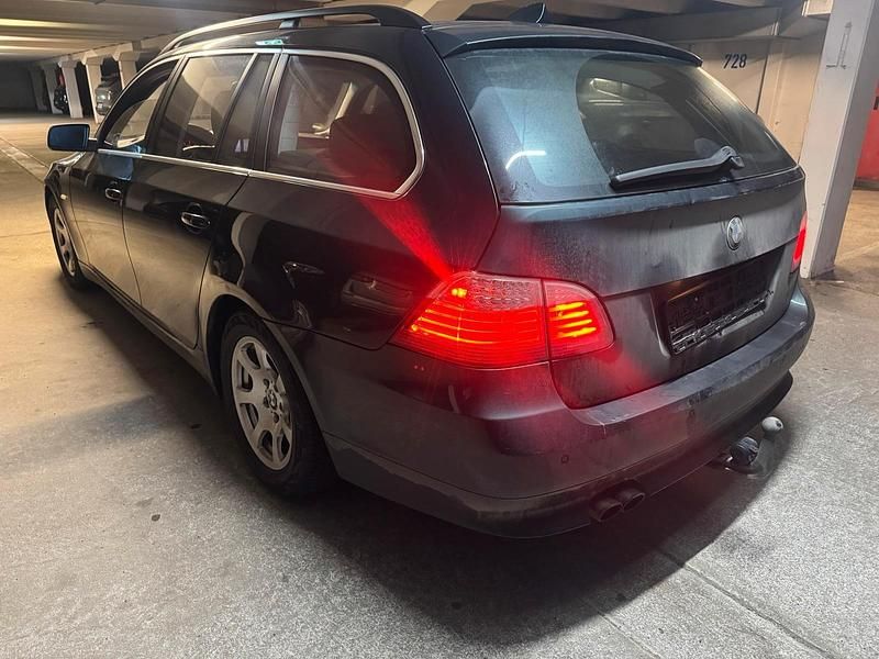 Gebraucht BMW 525 197 PS (144 kW) 2008 Grün Kombi