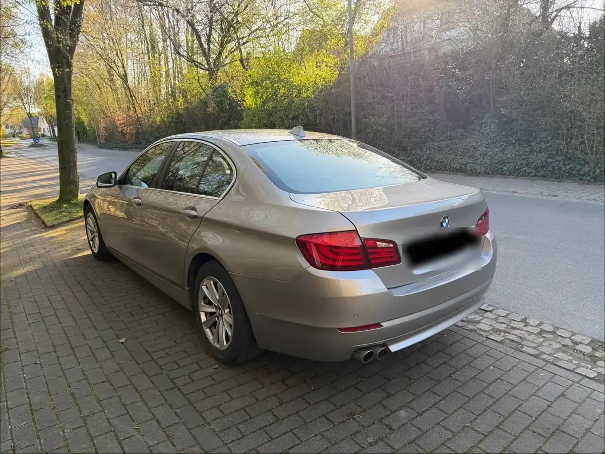 Gebraucht BMW 530 258 PS (189 kW) 2011 Grau Limousine