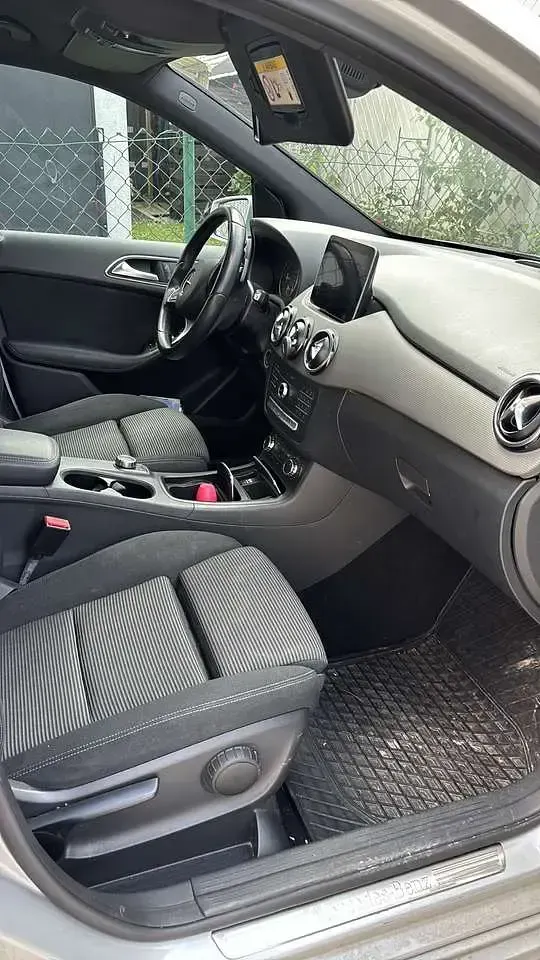 Gebraucht Mercedes B180 109 PS (80 kW) 2016 Grau Kleinwagen
