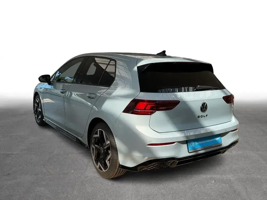 Gebraucht VW Golf VIII R-line 150 PS (110 kW) 2025 Crystal ice blue metallic Limousine