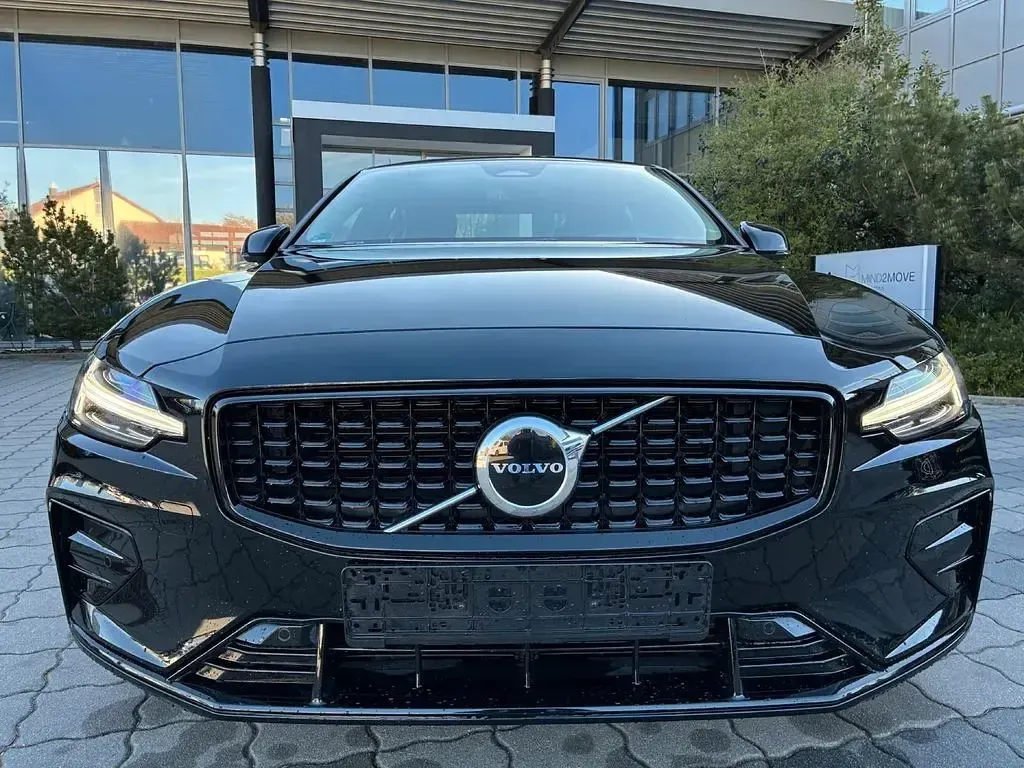 Gebraucht Volvo S60 Plus 197 PS (144 kW) 2023 Schwarz Limousine