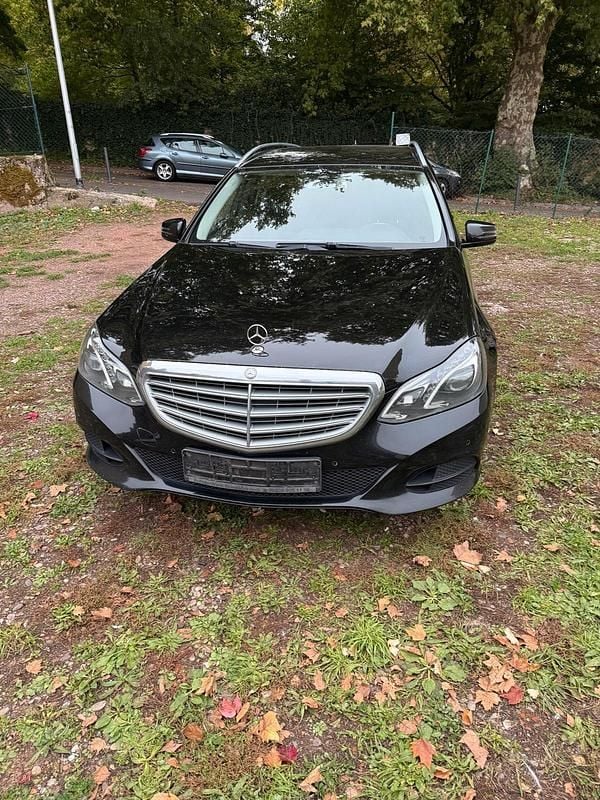 Schwarz Gebraucht 2014 Mercedes E250 Kombi | 9.500 € (Superpreis) - Bild 1/4