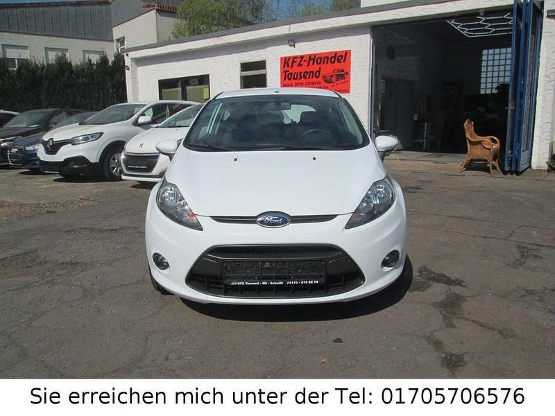 Gebraucht Ford Fiesta Champions Edition 82 PS (60 kW) 2012 Weiß Kleinwagen