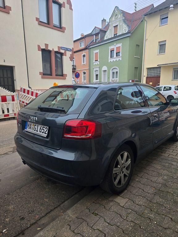 Gebraucht Audi A3 Attraction 102 PS (75 kW) 2010 Grau Limousine