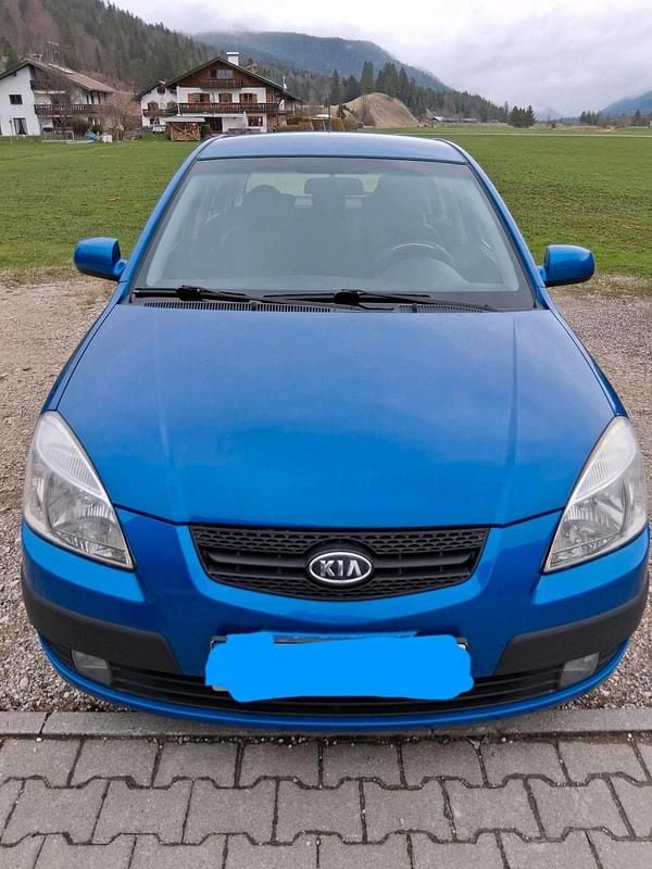 Second-hand Kia Rio 96 CP (70 kW) 2006 Albastru Hatchback